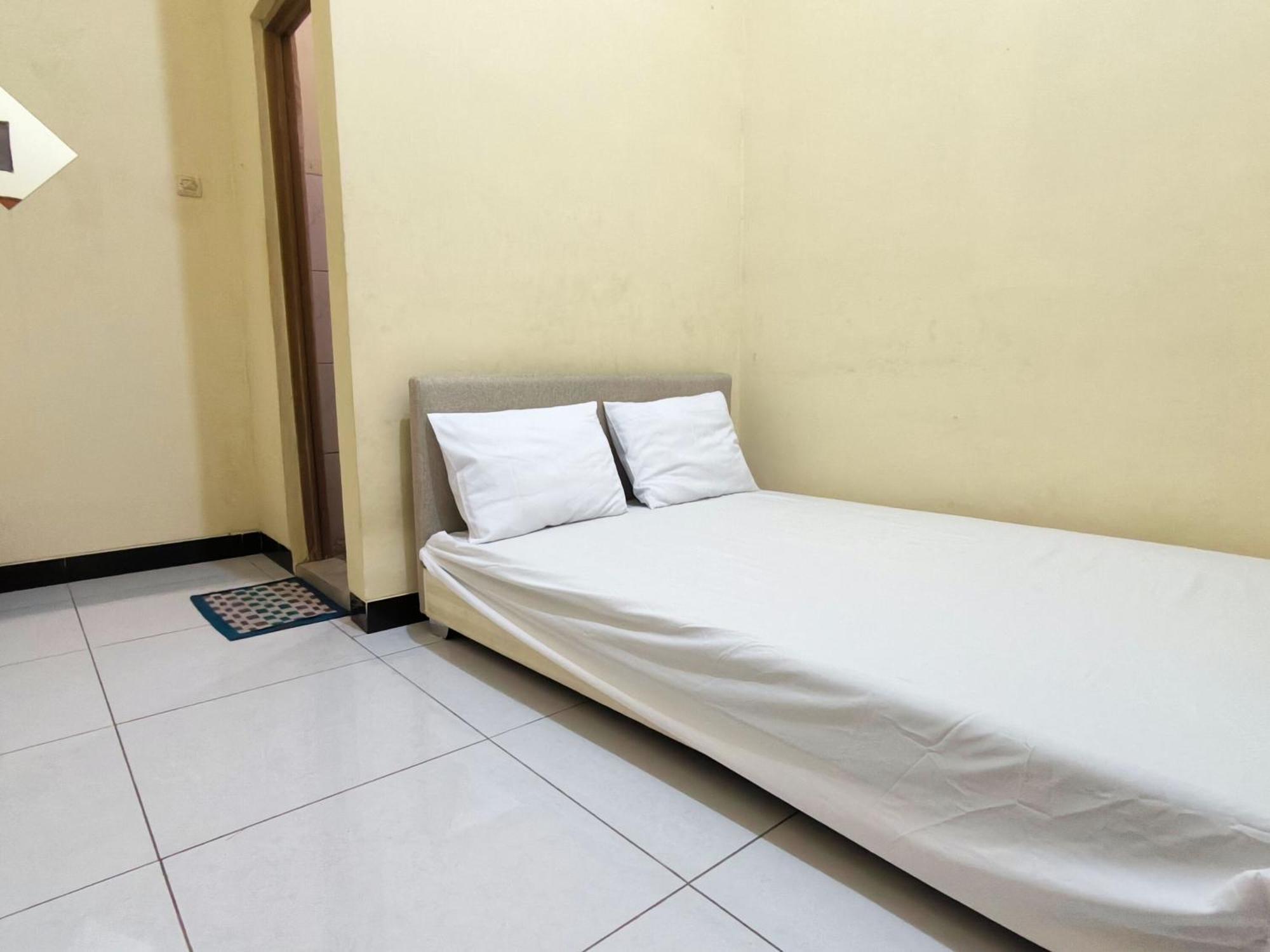 Nn Guesthouse 수라카르타 외부 사진