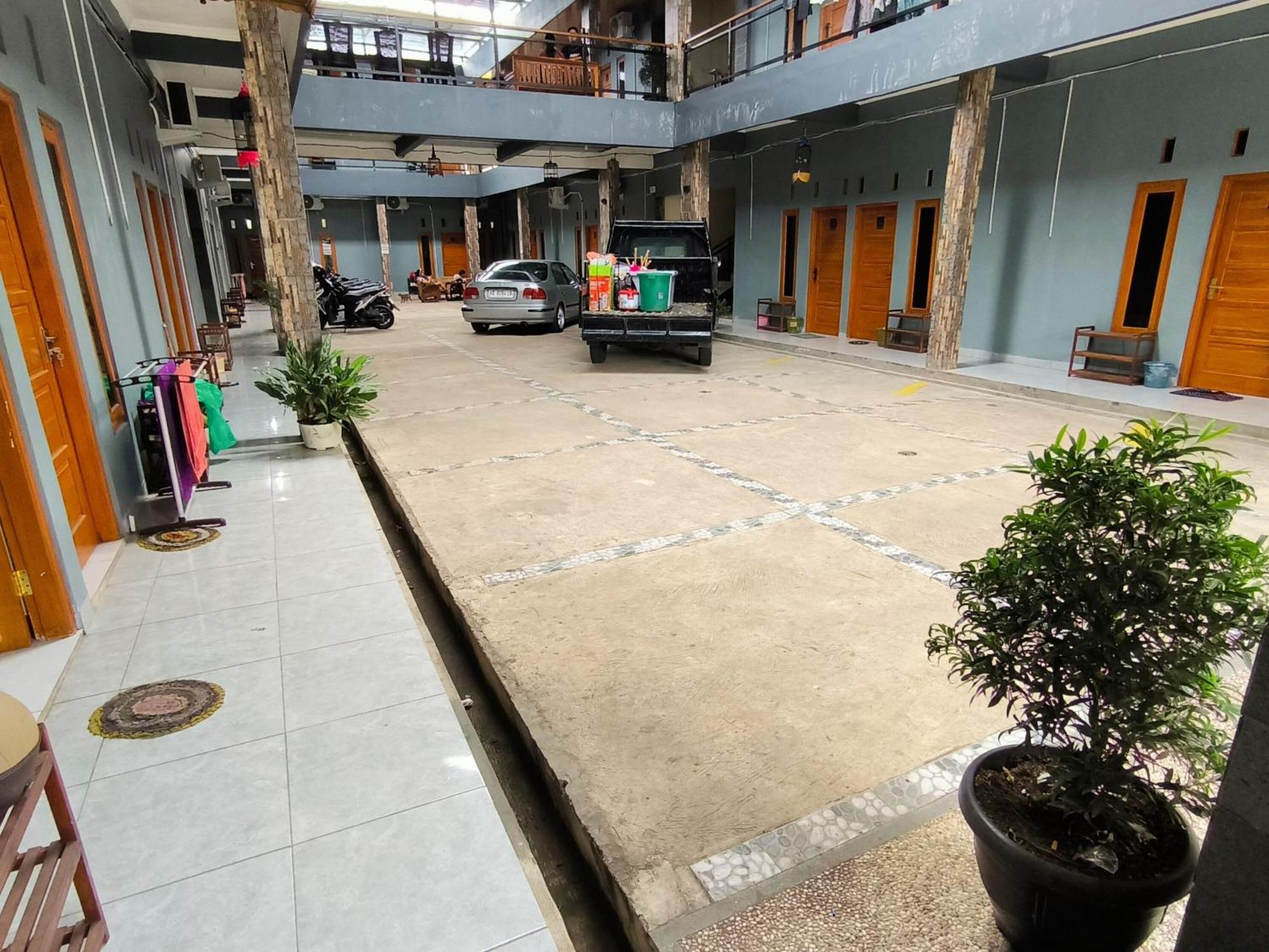 Nn Guesthouse 수라카르타 외부 사진